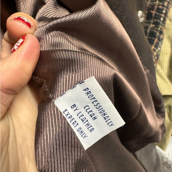 Damselle Genuine Leather Jacket
Soft brown leather
Size M - Picture 3 of 3